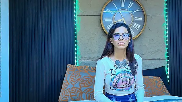 Emily Lopera online show from 10, 7, 2026