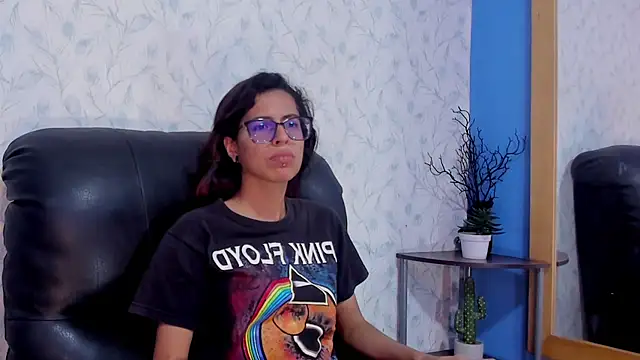 Emily Lopera online show from 3, 7, 2026