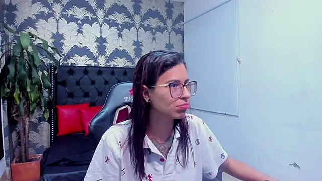Emily Lopera online show from 2, 5, 2026