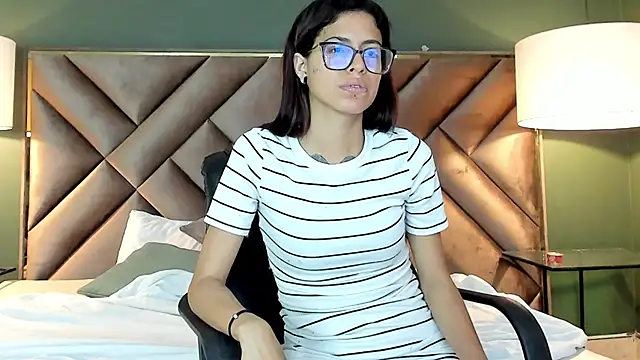 Emily Lopera online show from 20, 6, 2026