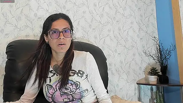 Emily Lopera online show from 23, 7, 2026