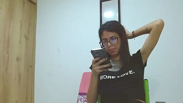 Emily Lopera online show from 30, 5, 2026