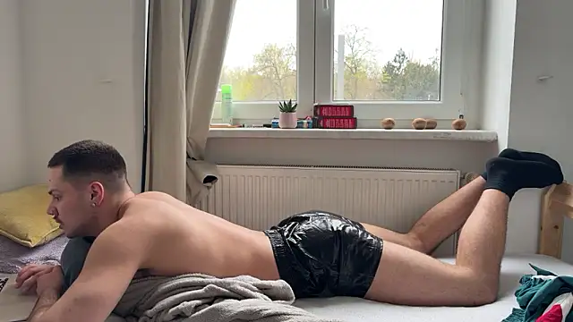 rommmika online show from 10, 4, 2026