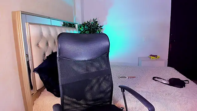 Liam Dustin online show from 4, 6, 2026