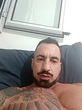 muscle model33 online show from 18, 3, 2026