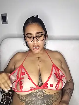 Mia skyy18 online show from 15, 4, 2026