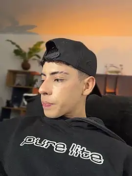 SebastianReed  online show from 5, 4, 2026