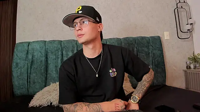 Santii Twink online show from 18, 3, 2026