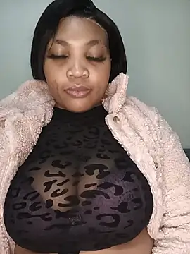 Snapshot of BeverlyQueen15 chatting on 29, 5, 2026 BeverlyQueen15 online show from 29, 5, 2026