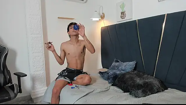 Snapshot of Enzo_love18 chatting on 16, 5, 2026 Enzo love18 online show from 16, 5, 2026