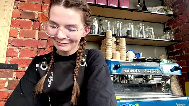 AnnWaddie online show from 11, 4, 2026