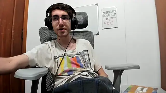 Snapshot of 4rthurTV chatting on 4, 6, 2026 4rthurTV online show from 4, 6, 2026