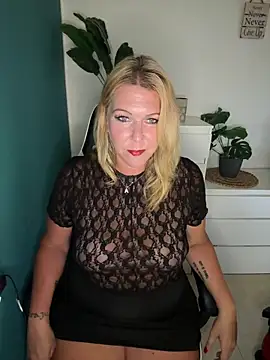Snapshot of SuesseAurelie1 chatting on 4, 6, 2026 SuesseAurelie1 online show from 4, 6, 2026