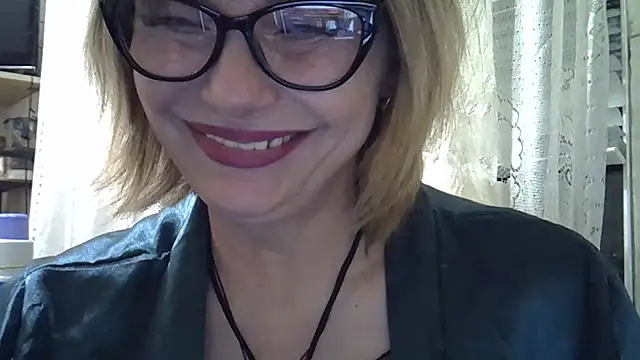 Lia Rayss online show from 24, 4, 2026
