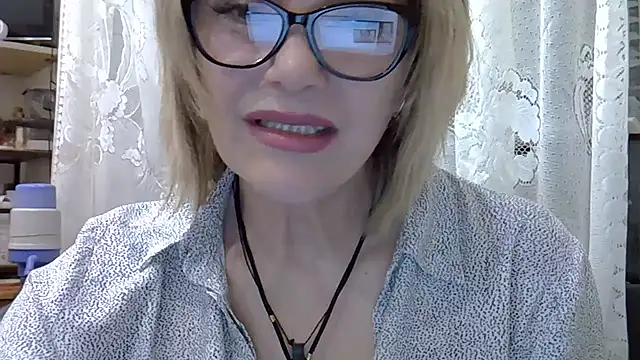 Lia Rayss online show from 22, 4, 2026