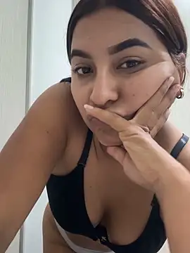 yuliana056 online show from 9, 4, 2026