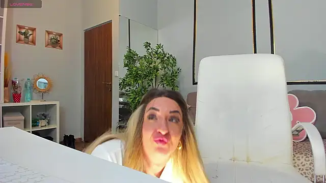 ElyssaVibe online show from 18, 3, 2026