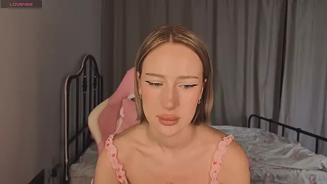 pretty smile cutie online show from 14, 6, 2026