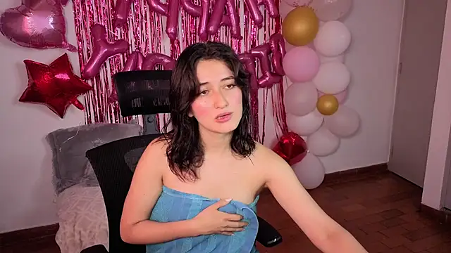 Snapshot of AleblancXOXO chatting on 7, 8, 2026 AleblancXOXO online show from 7, 8, 2026