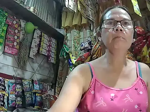 Snapshot of mommylicious_23 chatting on 30, 5, 2026 mommylicious 23 online show from 30, 5, 2026