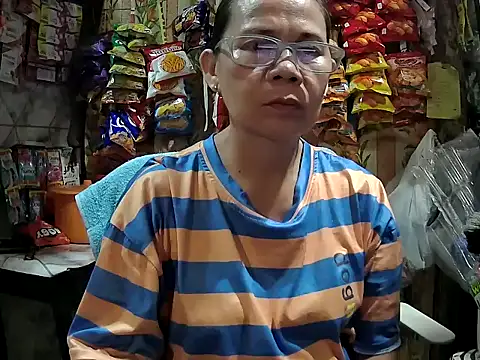 Snapshot of mommylicious_23 chatting on 17, 5, 2026 mommylicious 23 online show from 17, 5, 2026