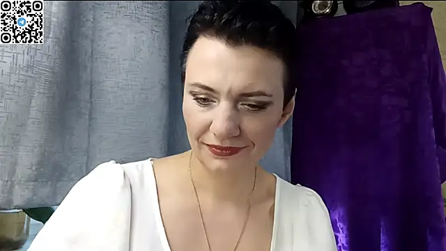HotMamaQueen234 online show from 19, 4, 2026