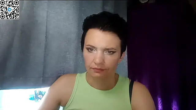 HotMamaQueen234 online show from 12, 6, 2026