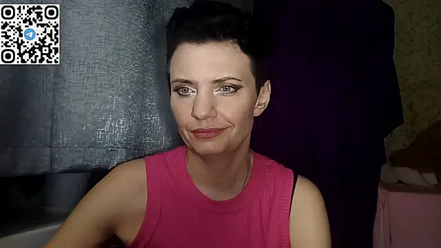 HotMamaQueen234 online show from 4, 4, 2026