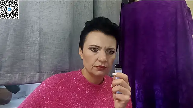HotMamaQueen234 online show from 21, 4, 2026