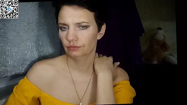 HotMamaQueen234 online show from 15, 6, 2026