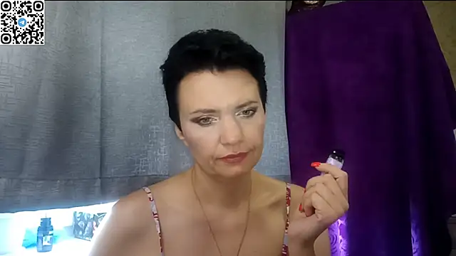 HotMamaQueen234 online show from 10, 6, 2026