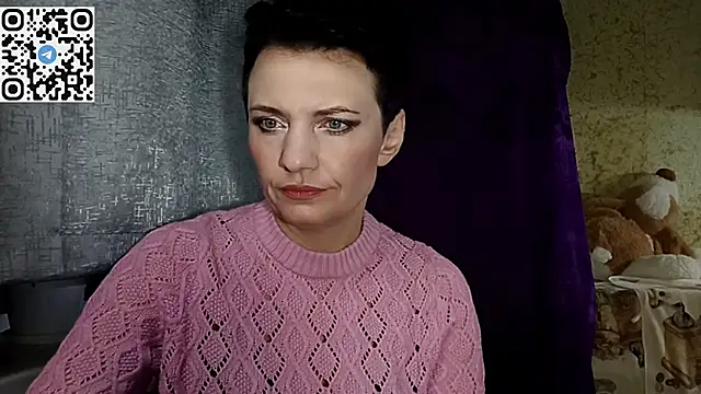 HotMamaQueen234 online show from 7, 4, 2026