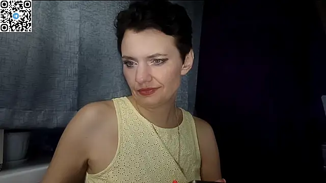 HotMamaQueen234 online show from 4, 6, 2026