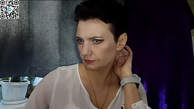 HotMamaQueen234 online show from 11, 5, 2026