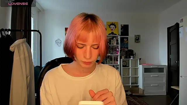 sweet peach    online show from 4, 4, 2026