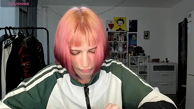 sweet peach    online show from 15, 4, 2026