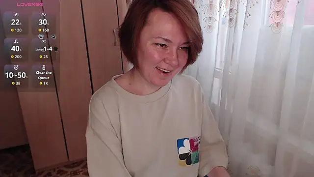 Julia Vagrik online show from 8, 5, 2026