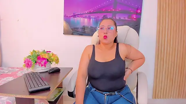 Reina Mia1 online show from 28, 4, 2026