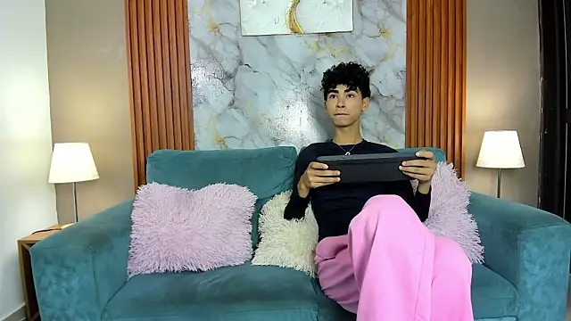 NAUGHTY BOYS1 online show from 9, 4, 2026