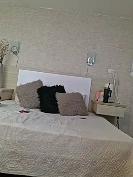 Scarlet Evanss  online show from 19, 7, 2026