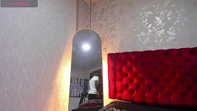 Snapshot of aron_clark chatting on 28, 4, 2026 aron clark online show from 28, 4, 2026