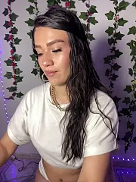 Snapshot of chloe_evans0 chatting on 4, 6, 2026 chloe evans0 online show from 4, 6, 2026