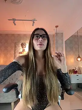 SERENAA   online show from 15, 4, 2026