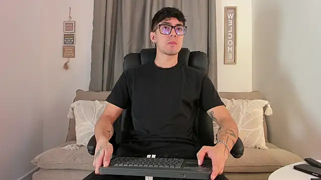 Snapshot of etham_wolf1 chatting on 25, 3, 2026 etham wolf1 online show from 25, 3, 2026