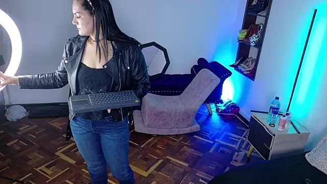 Scarlet Hiit online show from 3, 7, 2026