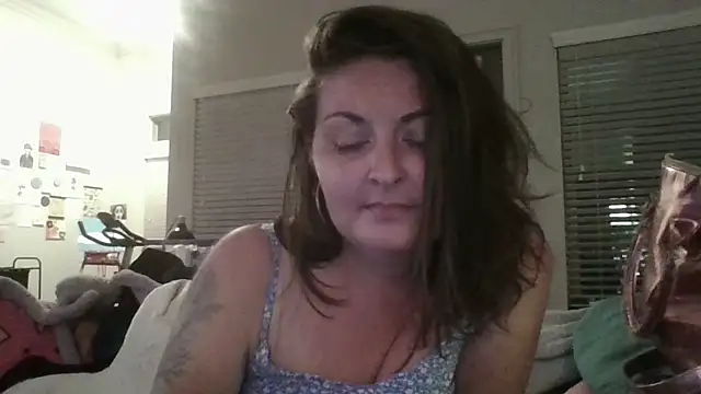 tinyassbossymilf online show from 29, 6, 2026