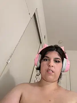 Yasminebbyxx online show from 9, 7, 2026