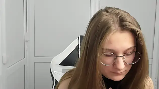 Mia kristal online show from 24, 3, 2026