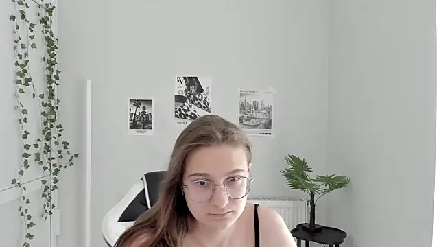 Mia kristal online show from 21, 6, 2026