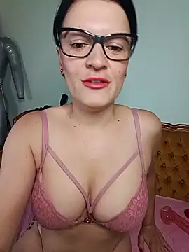 Evamilfhungary online show from 15, 6, 2026